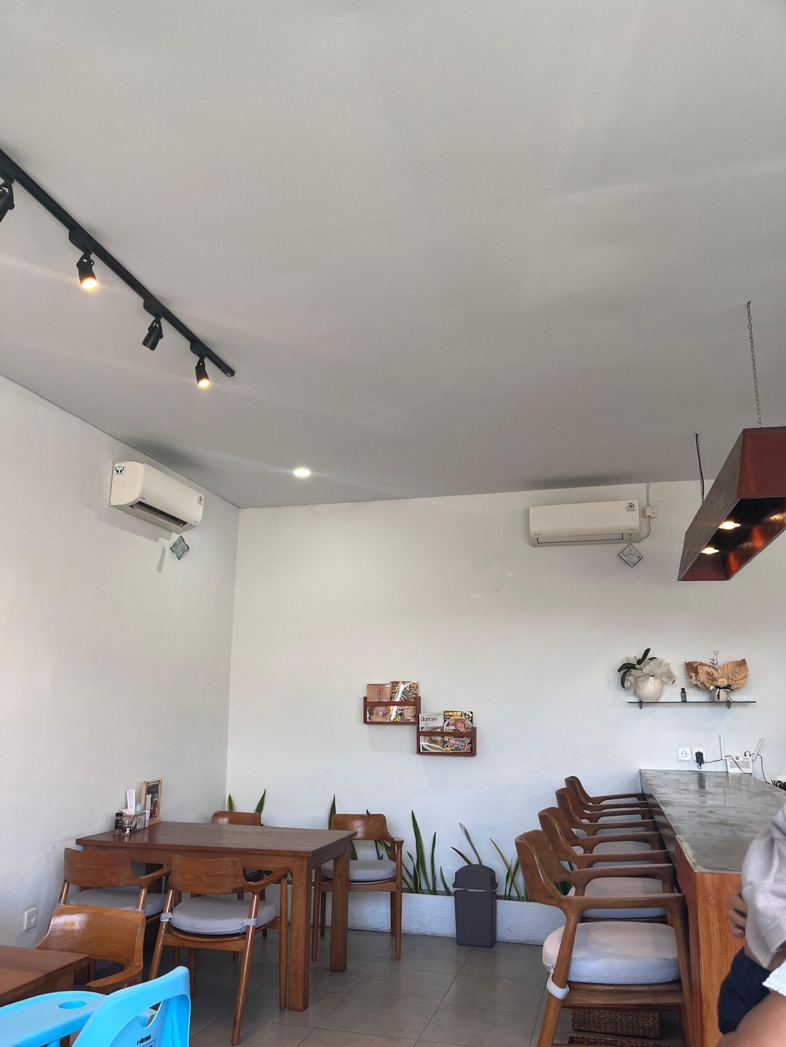 Dekorasi Cafe Jepang Minimalis
